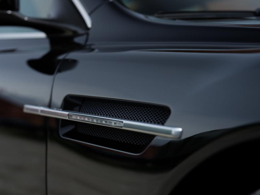 Детали экстерьера Aston Martin DBS 2012 года  (фото 9 из 53)